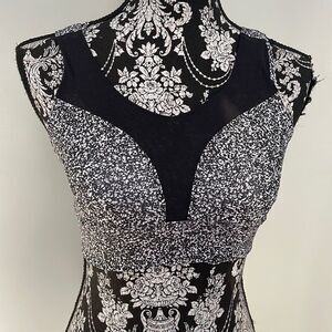 Lululemon size 4 sports bra